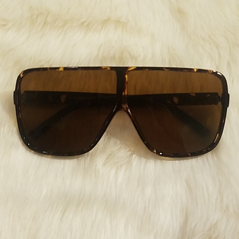 Sunglasses - Picture 3 of 5